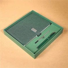 Caderno de couro e conjunto de canetas